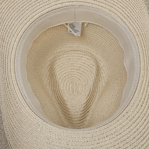 Elegant Cream Western Hat - Picture 2 of 2